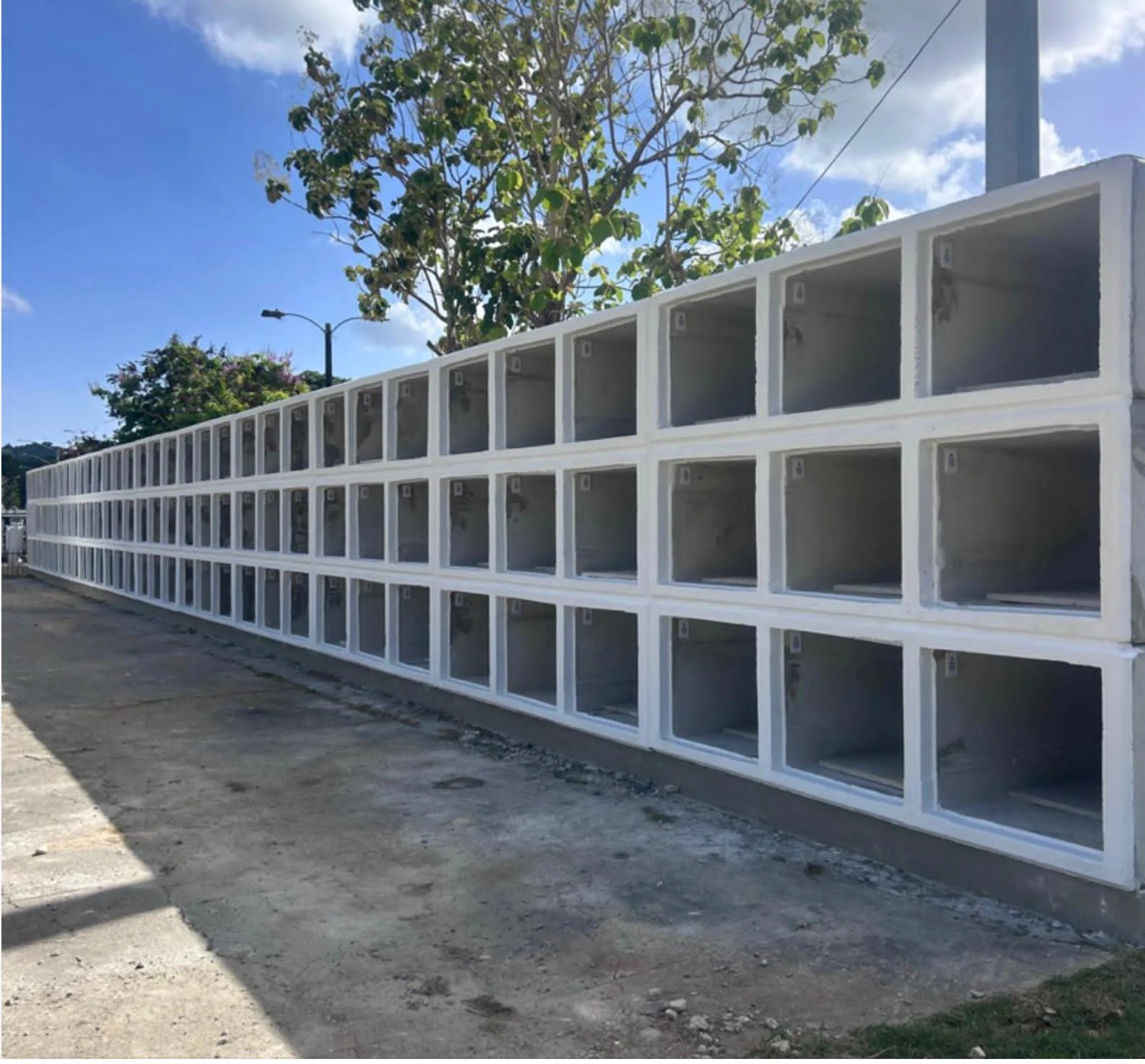 Muro de nichos terminado